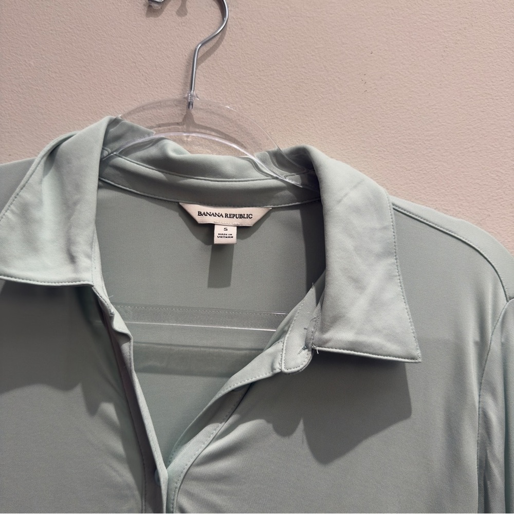 Banana Republic Light Sage Button-Up Long Sleeve Crepe Shirt Size Small Women’s - Picture 5 of 8